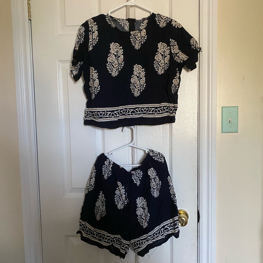 NWOT 2-peice set; crop top &high waisted shorts